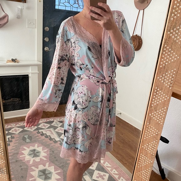 Peter Alexander Silky Floral Robe - Picture 12 of 16